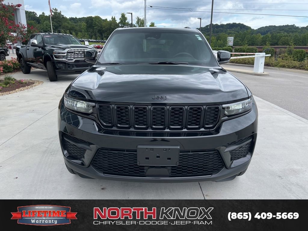 Used 2024 Jeep Grand Cherokee Altitude image 13