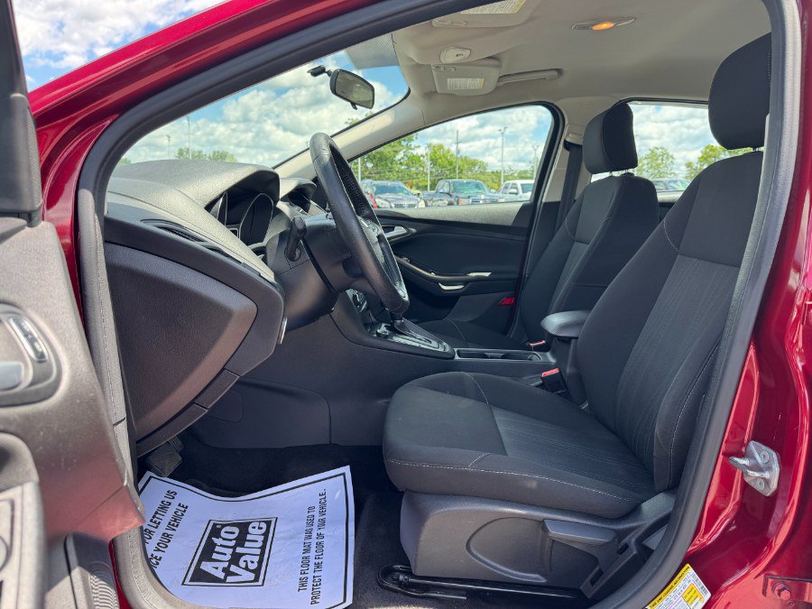 Used 2017 Ford Focus SE w/ Cold Weather Package FWD image 15