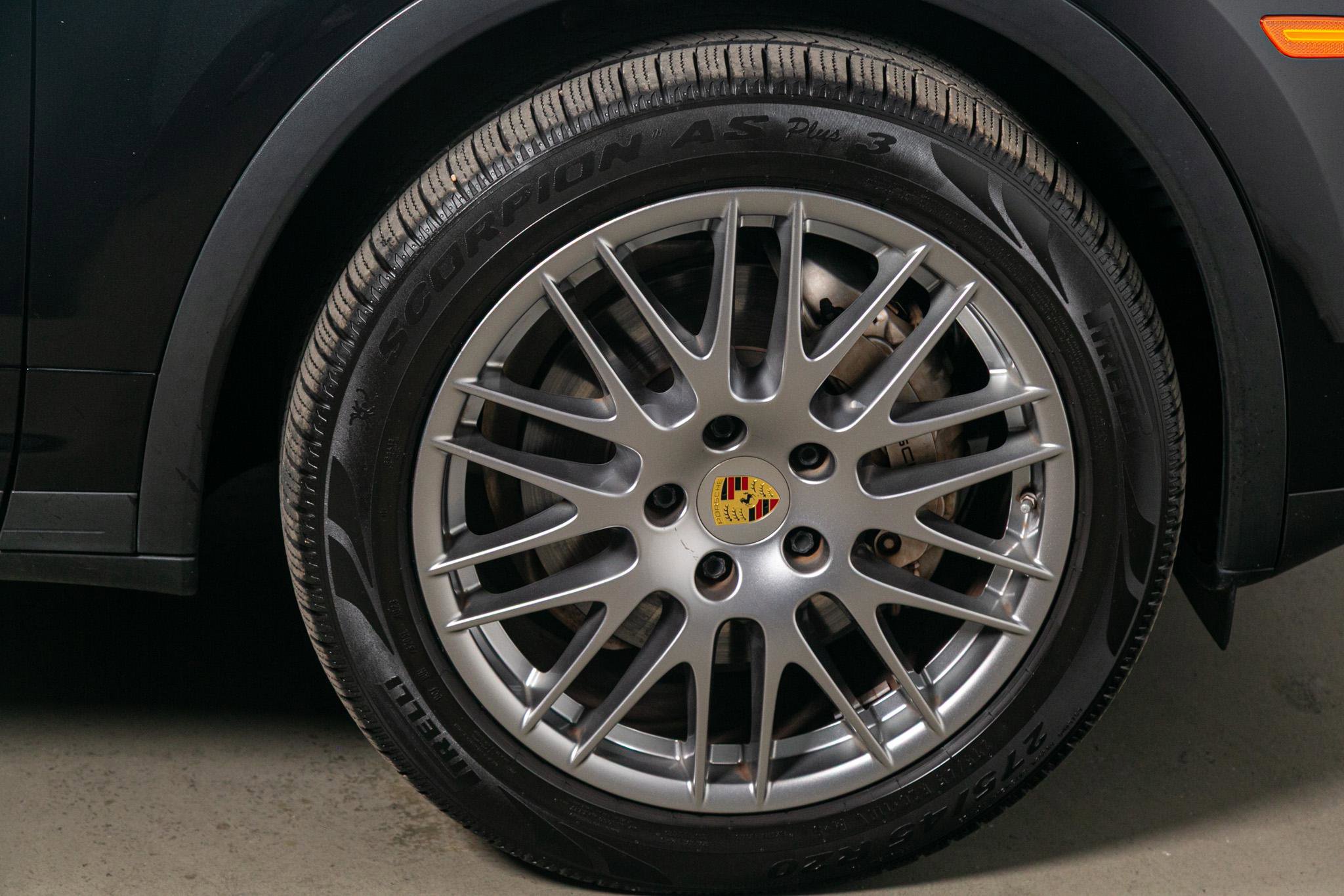 Used 2018 Porsche Cayenne S image 22