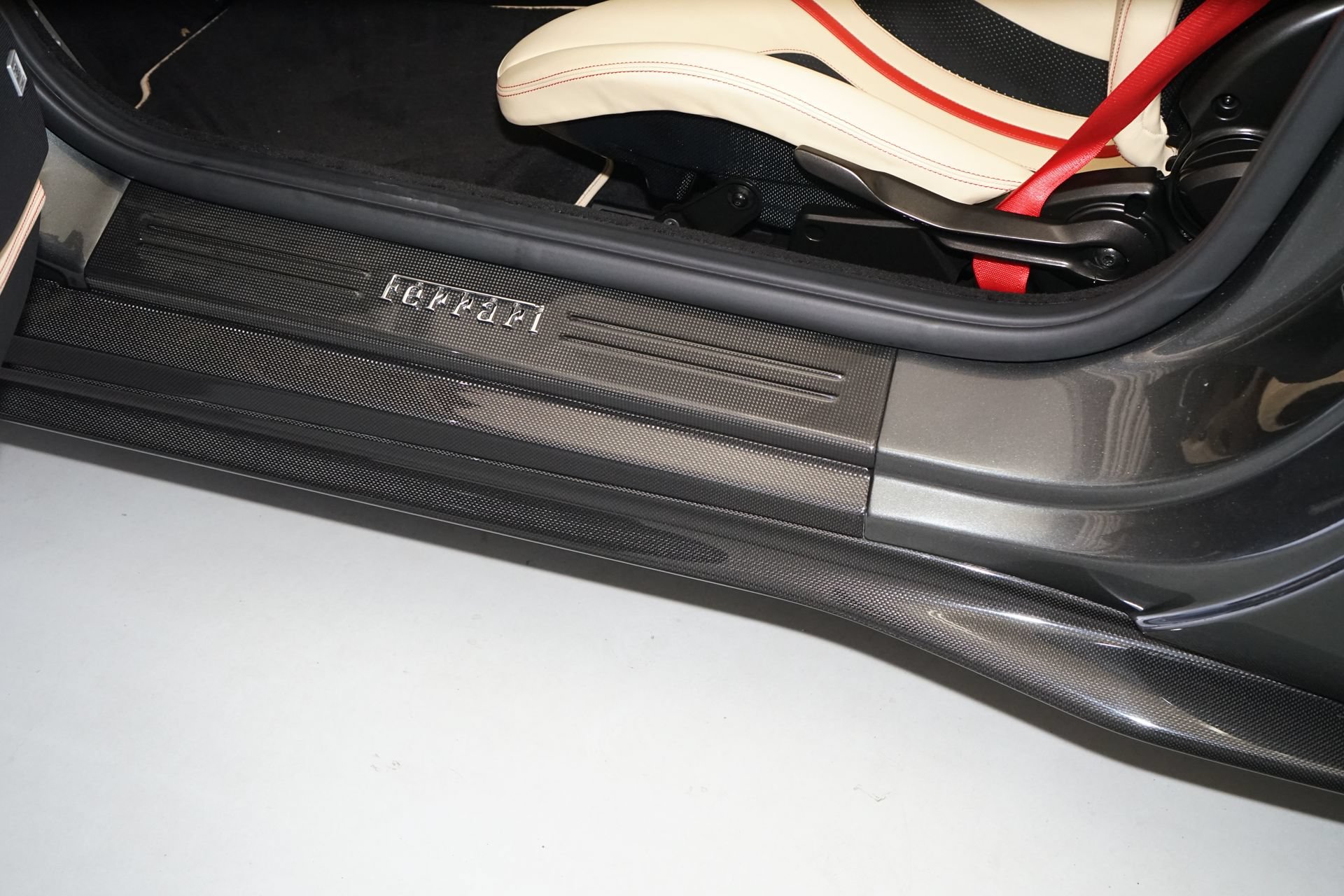 Used 2021 Ferrari 812 GTS RWD image 12