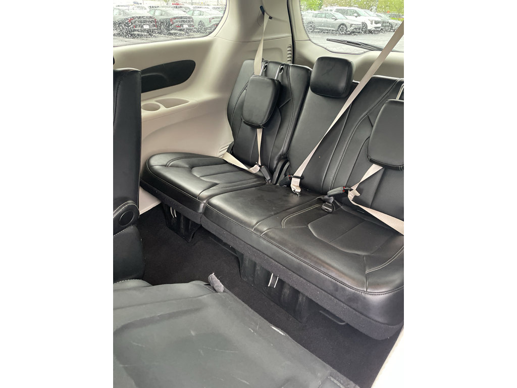 Used 2024 Chrysler Pacifica Select FWD image 12