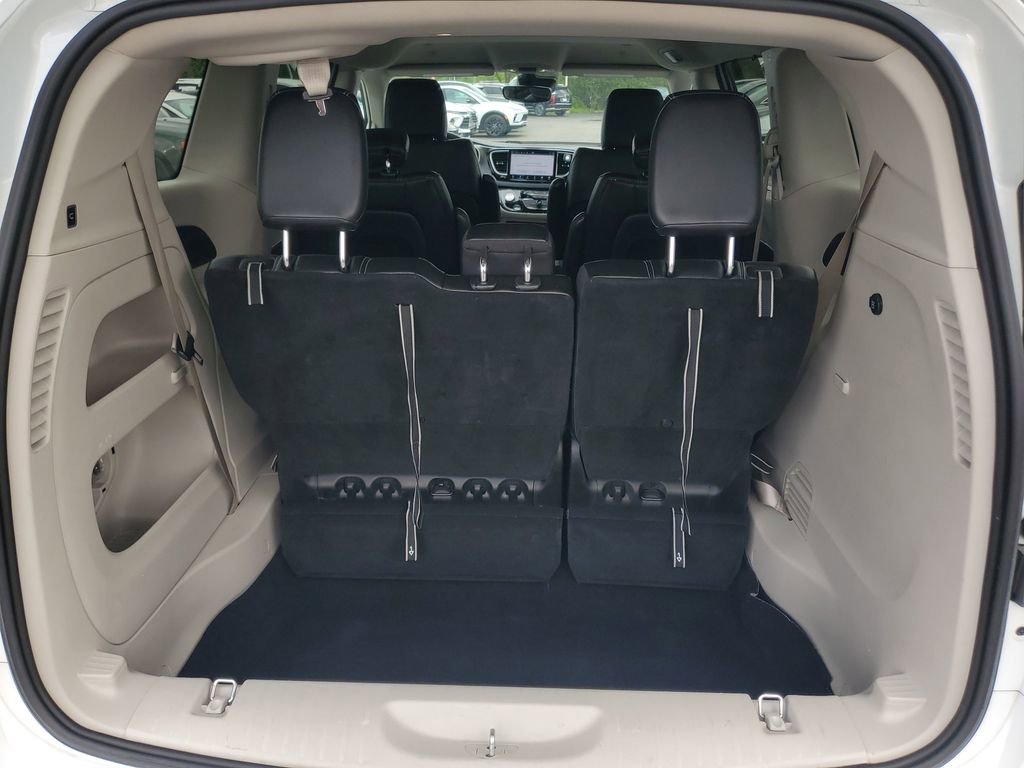 Used 2023 Chrysler Pacifica Touring-L FWD image 28