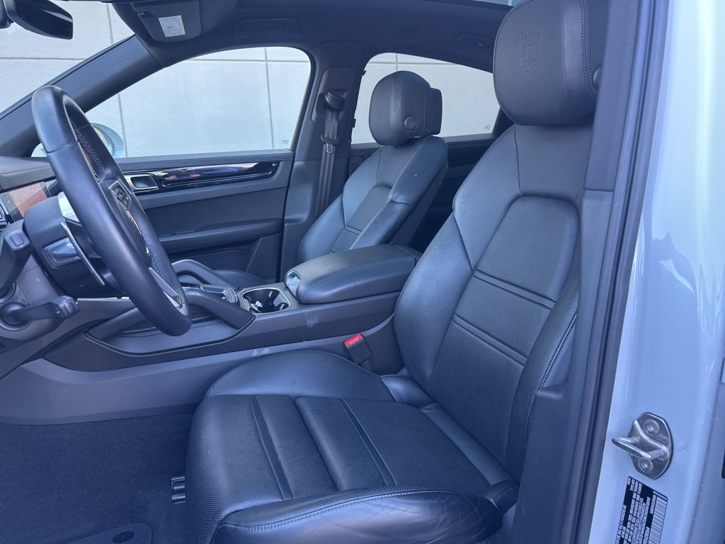 Certified 2023 Porsche Cayenne Platinum Edition image 8