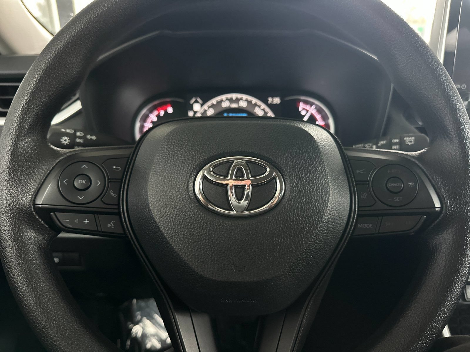 Used 2025 Toyota RAV4 XLE FWD image 21