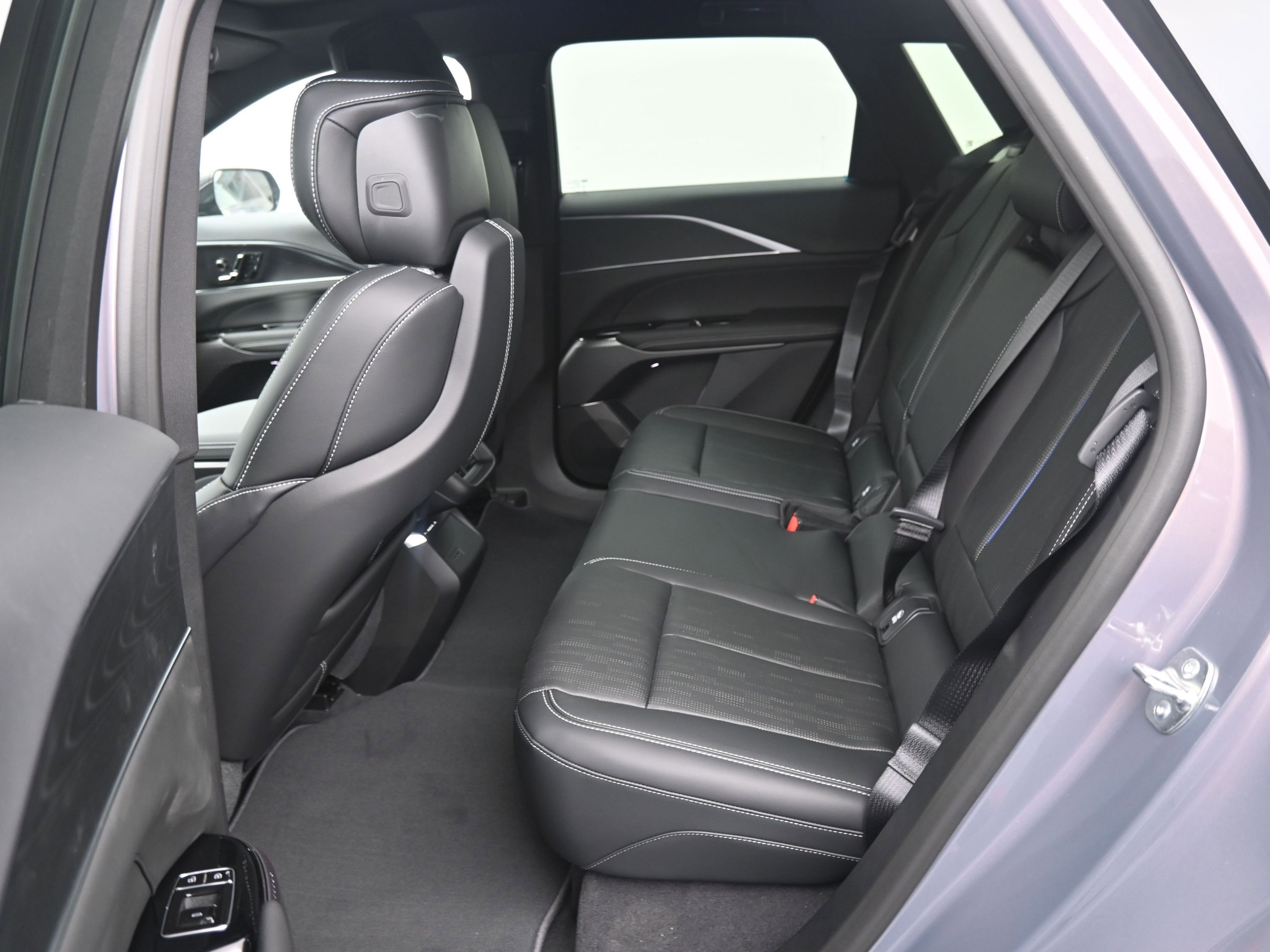 New 2026 Cadillac Lyriq Luxury image 9