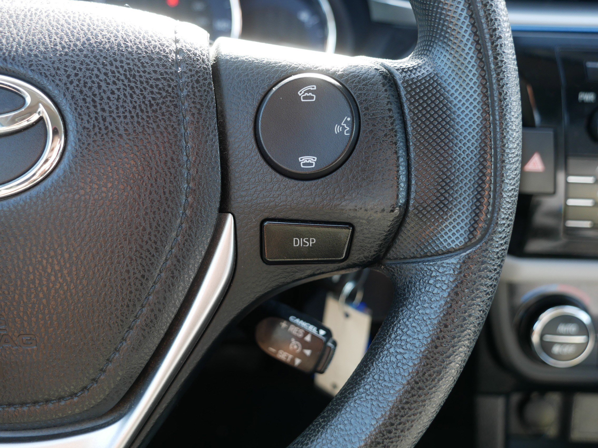 Used 2015 Toyota Corolla LE FWD image 29