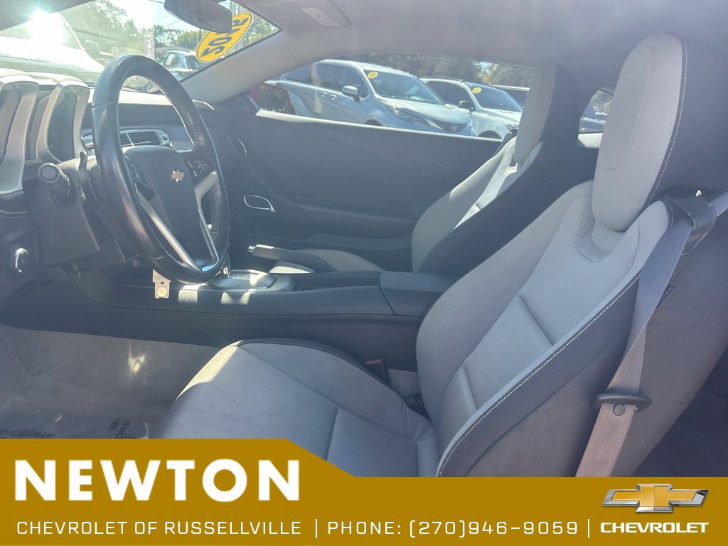 Used 2015 Chevrolet Camaro LT RWD image 4