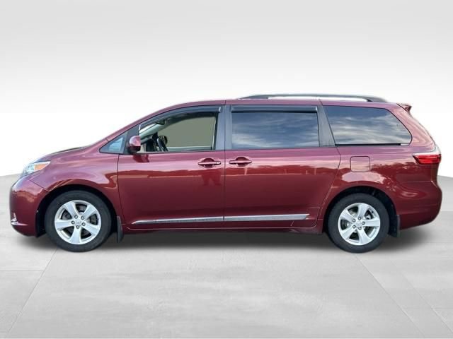 Used 2015 Toyota Sienna LE FWD image 2