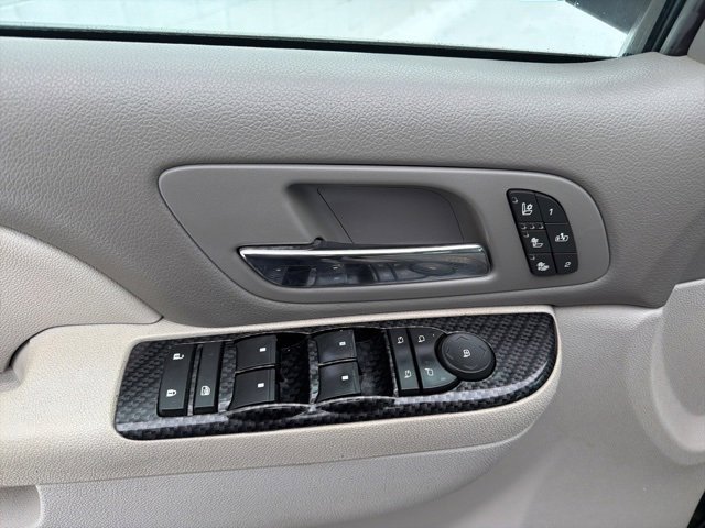 Used 2013 Chevrolet Avalanche LT image 24