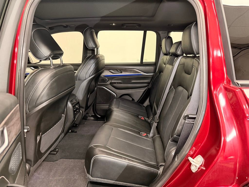 Used 2024 Jeep Grand Cherokee Overland image 7