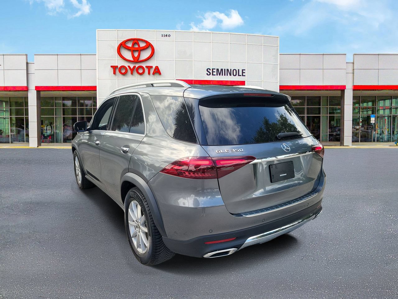 Used 2025 Mercedes-Benz GLE 350 4MATIC image 4