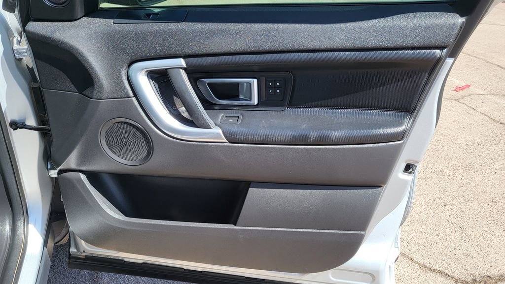 Used 2018 Land Rover Discovery Sport HSE image 17