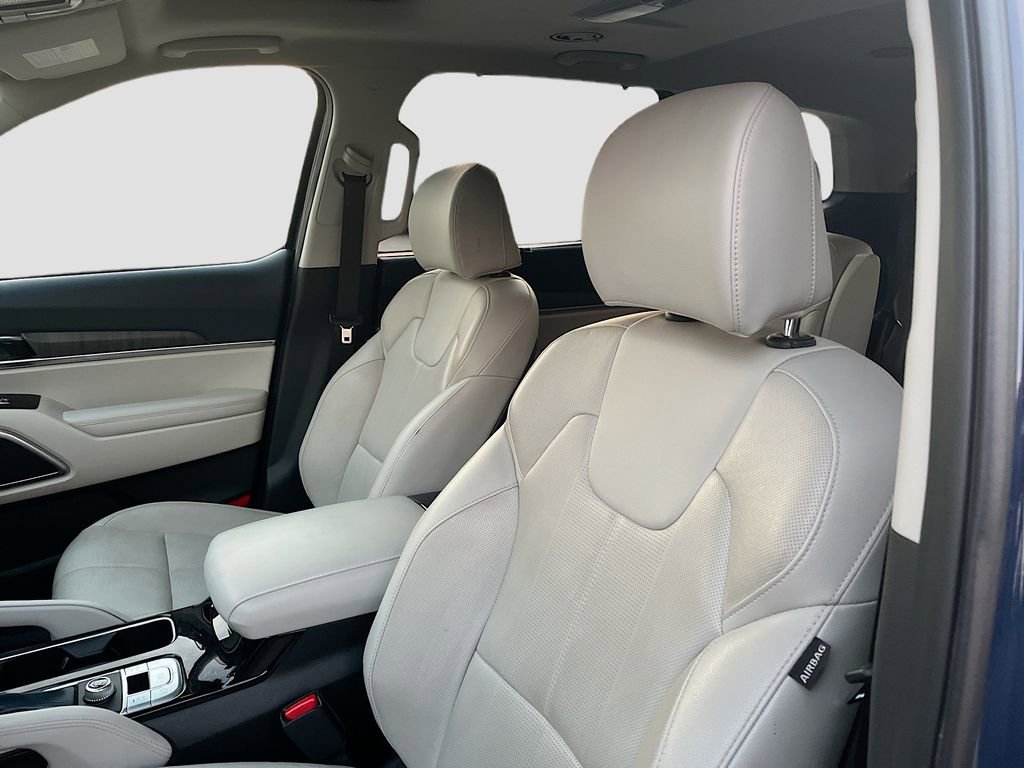 Used 2023 Kia Telluride EX w/ EX Captain's Chair Package FWD image 22
