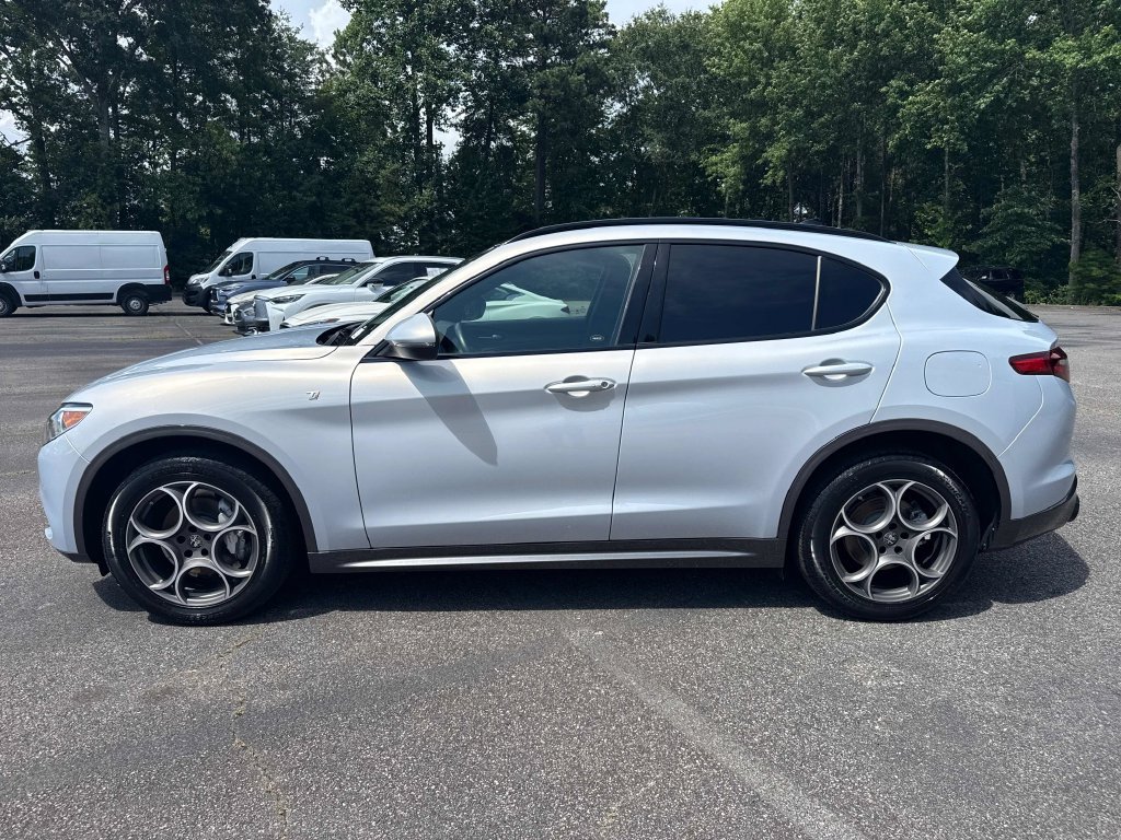 Used 2023 Alfa Romeo Stelvio Ti AWD/4WD image 9