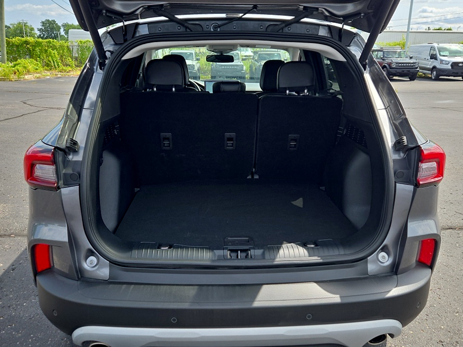Used 2023 Ford Escape Platinum AWD/4WD image 23
