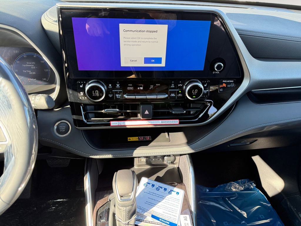 New 2025 Toyota Highlander Limited image 11