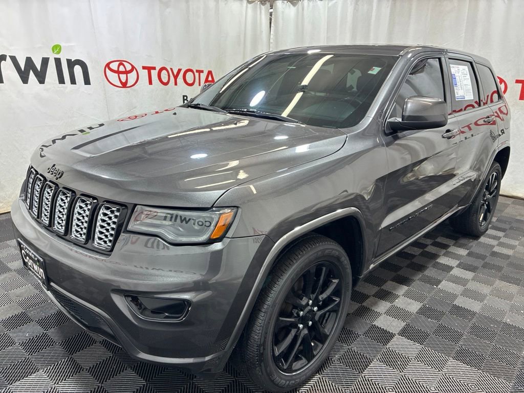 Used 2020 Jeep Grand Cherokee Altitude AWD/4WD image 3