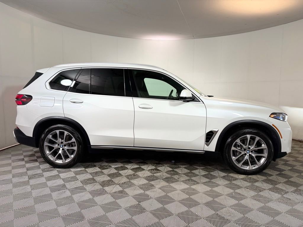 Used 2024 BMW X5 xDrive40i w/ Premium Package image 8