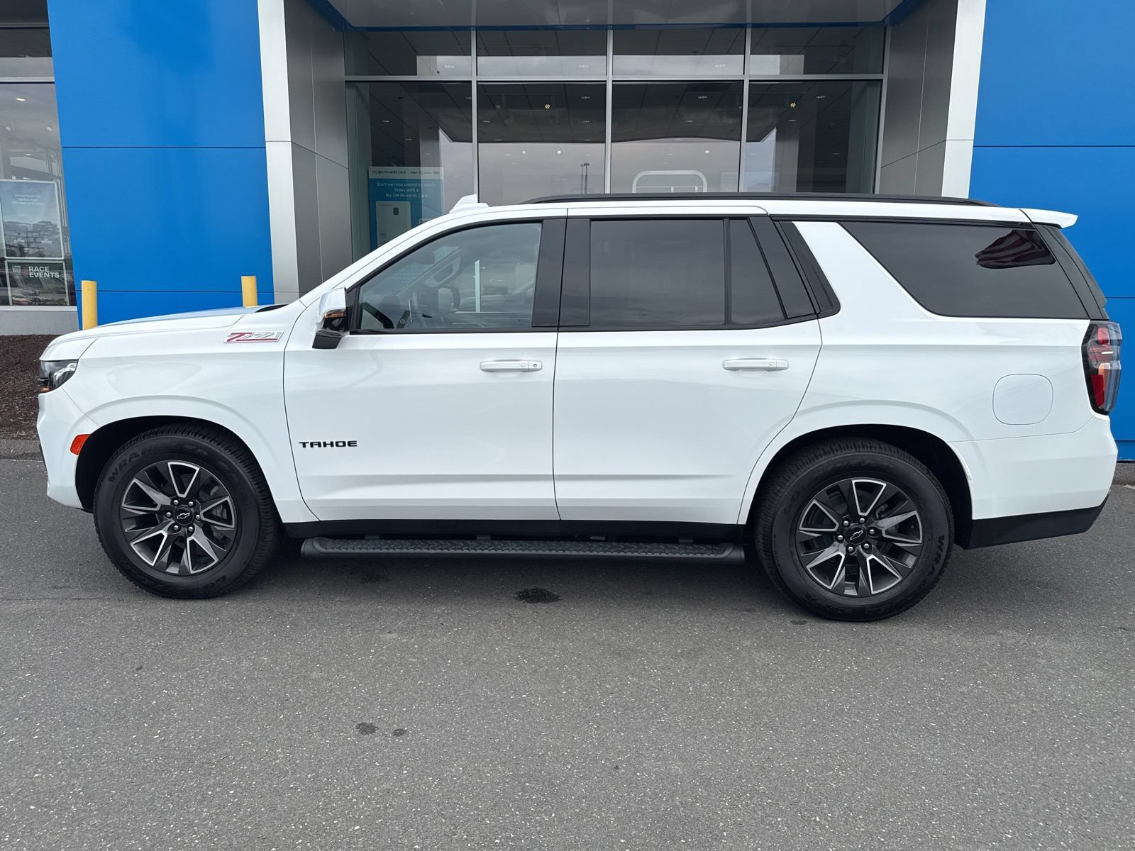 Used 2023 Chevrolet Tahoe Z71 w/ Z71 Off-Road Package AWD/4WD image 9