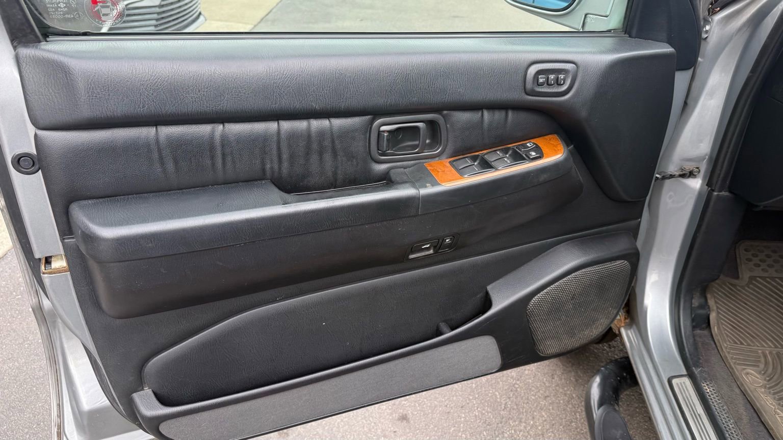 Used 2001 INFINITI QX4 4WD w/ (S02) Sport Pkg image 10