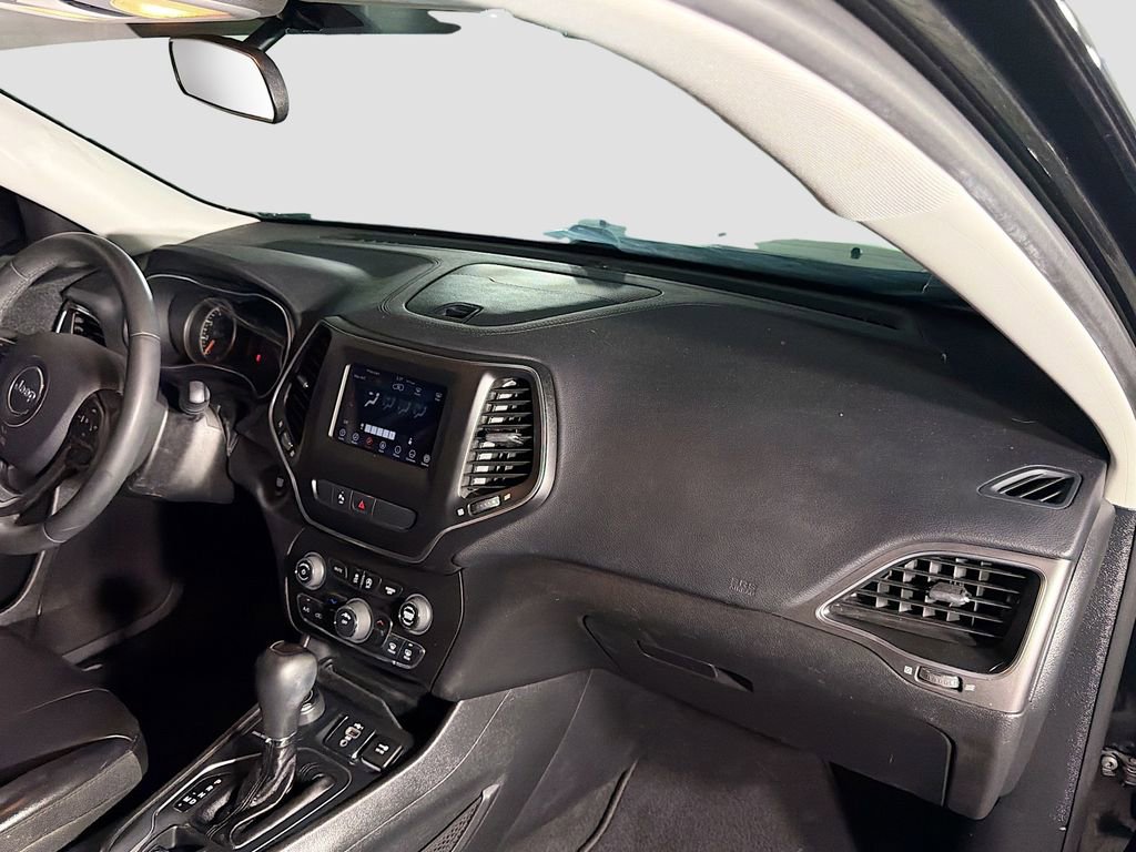Used 2020 Jeep Cherokee Latitude Plus AWD/4WD image 29