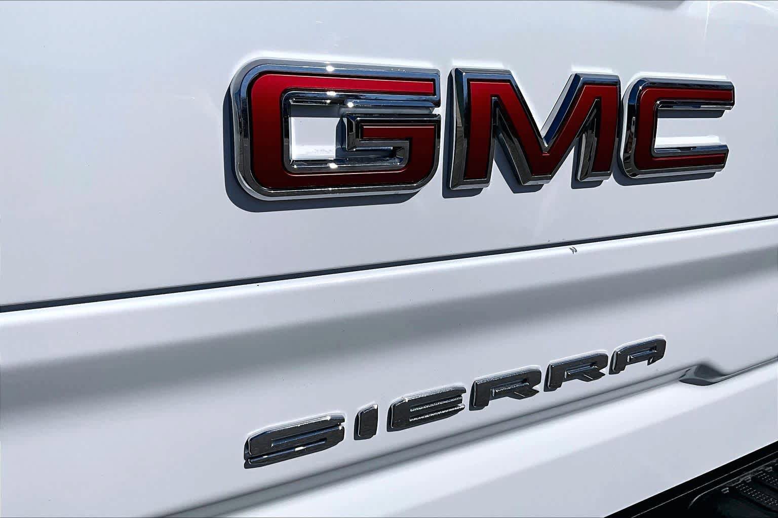Used 2023 GMC Sierra 1500 AT4 w/ AT4 Premium Package AWD/4WD image 33