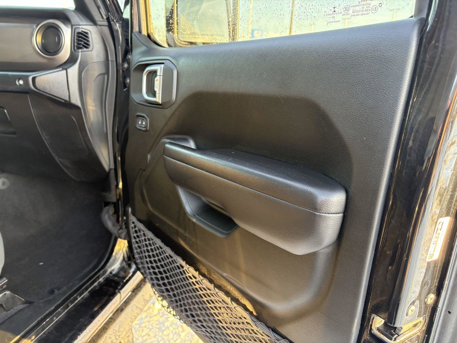 Used 2021 Jeep Gladiator Sport image 11