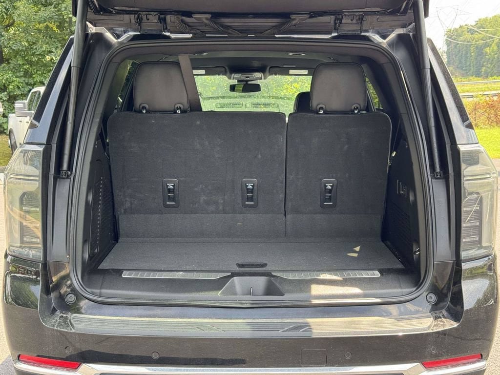 Used 2025 Chevrolet Tahoe Premier AWD/4WD image 17
