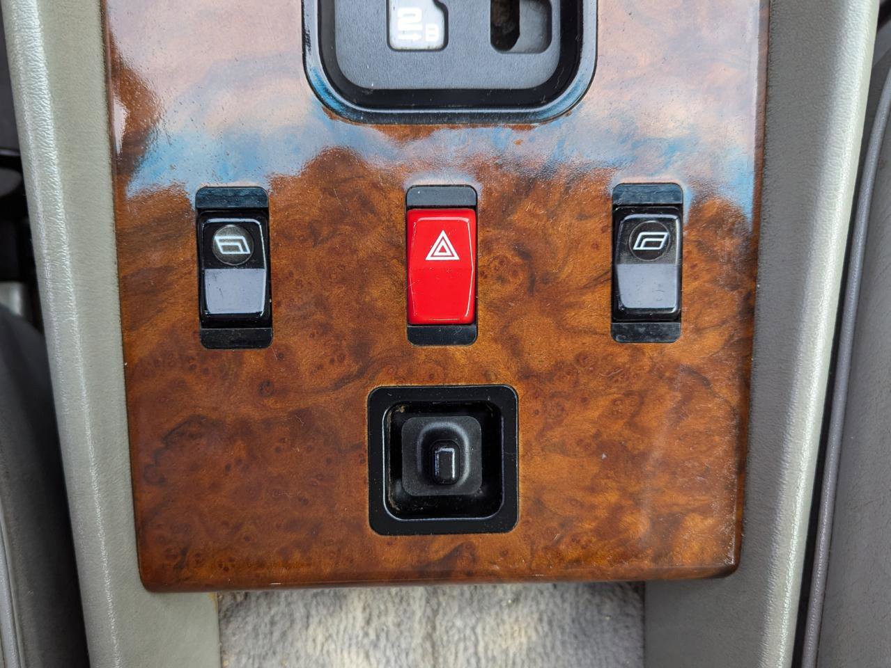 Used 1987 Mercedes-Benz 560 SL image 25