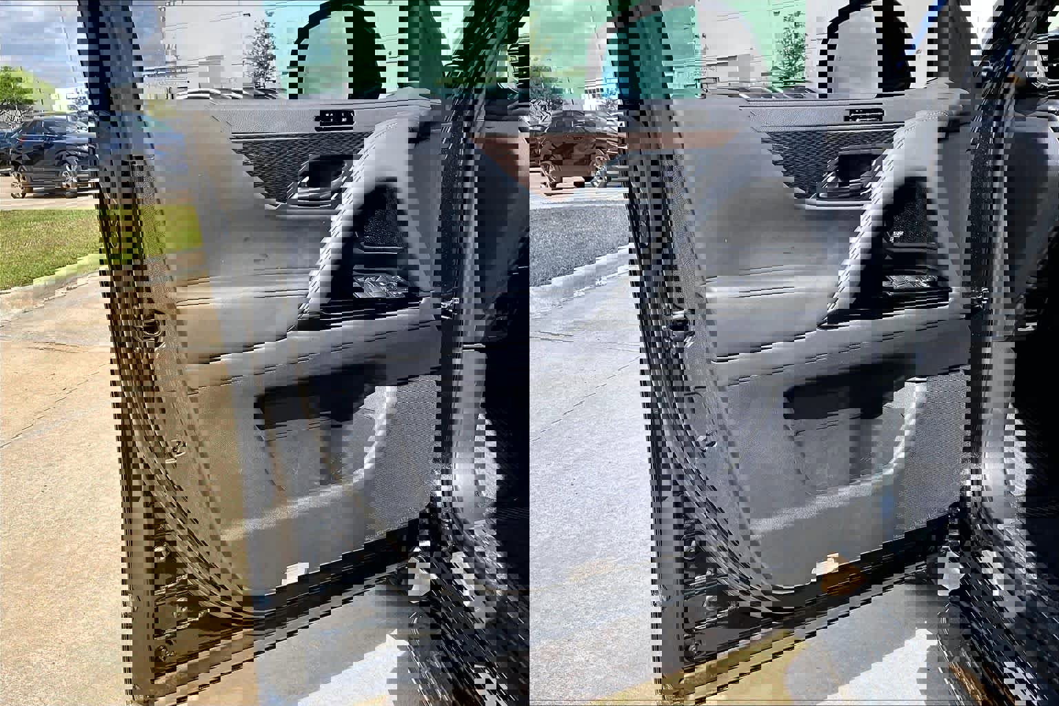 Used 2023 Lexus LX 600 4WD w/ Accessory Package (Z1) image 22