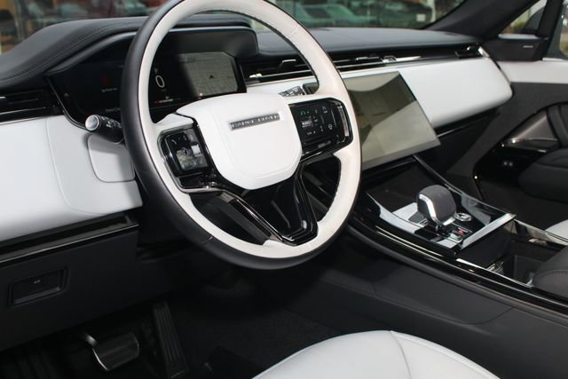 Used 2025 Land Rover Range Rover Sport Dynamic SE image 14