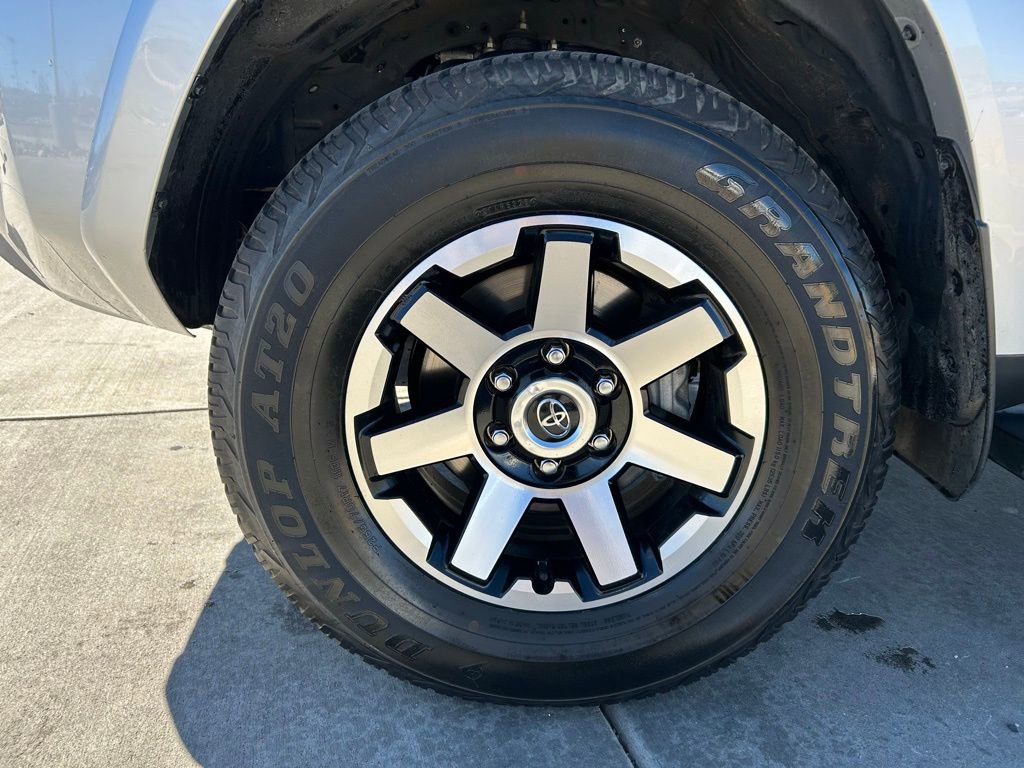 Used 2024 Toyota 4Runner TRD Off-Road Premium AWD/4WD image 32
