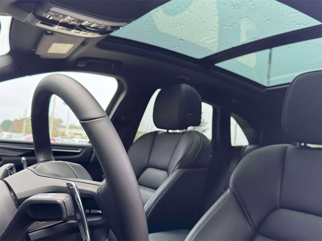 New 2026 Porsche Macan image 5