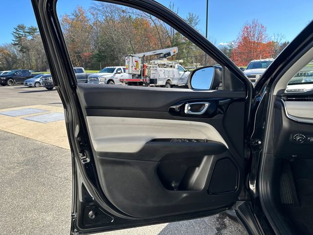 Used 2022 Jeep Compass Limited image 22