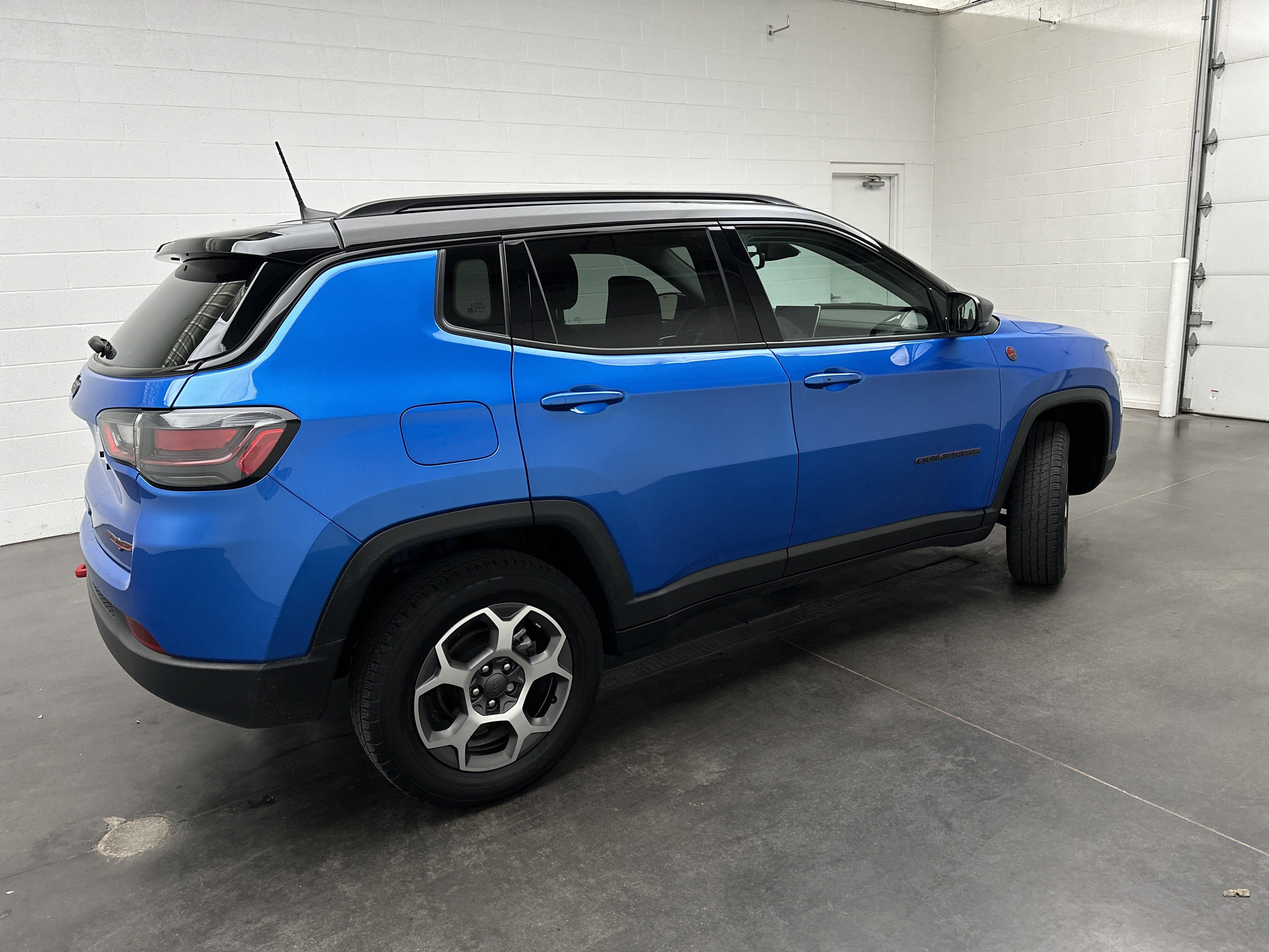 Used 2022 Jeep Compass Trailhawk w/ Trailhawk Elite Group image 9