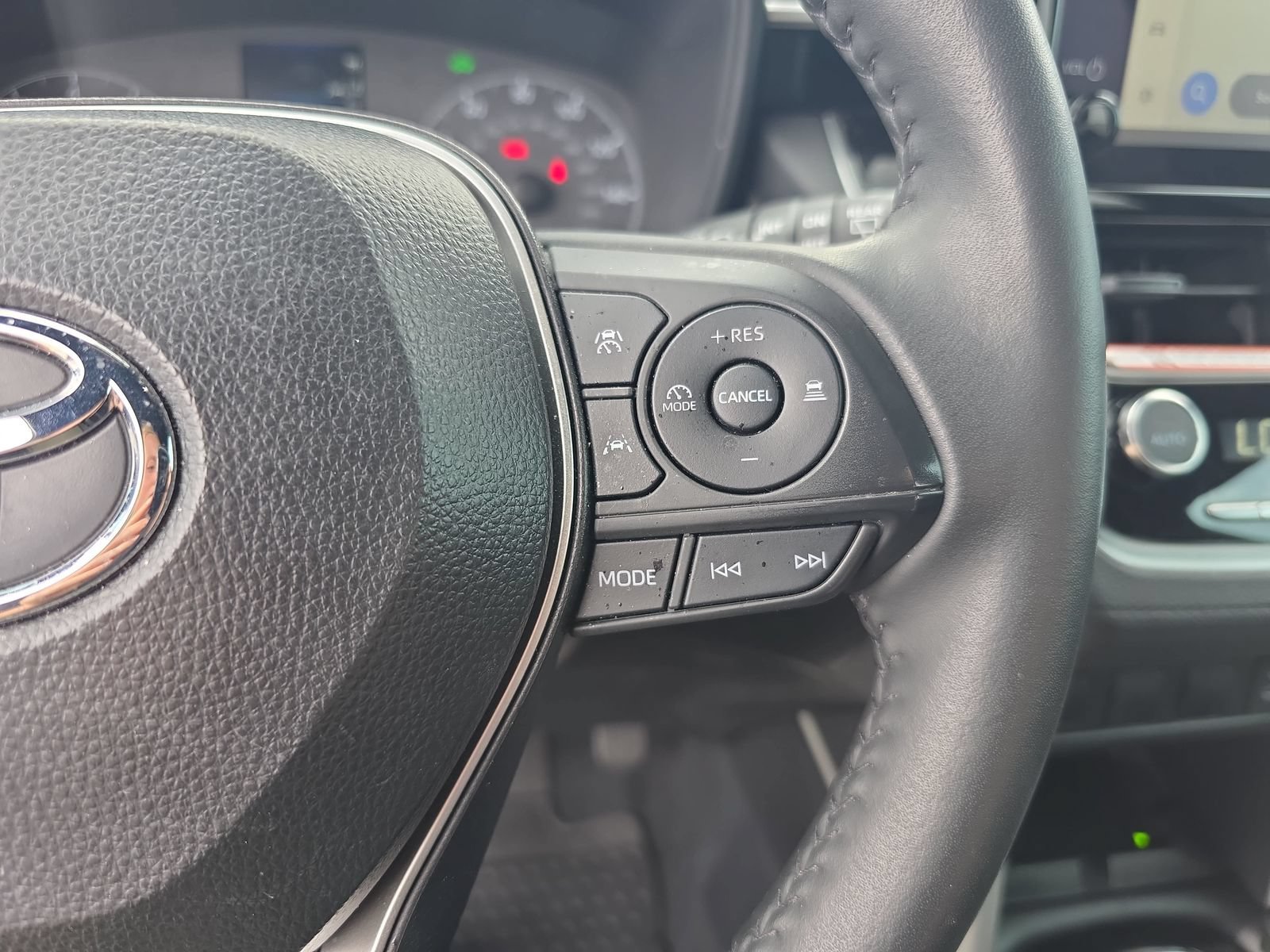Used 2025 Toyota Corolla Cross AWD Hybrid image 15