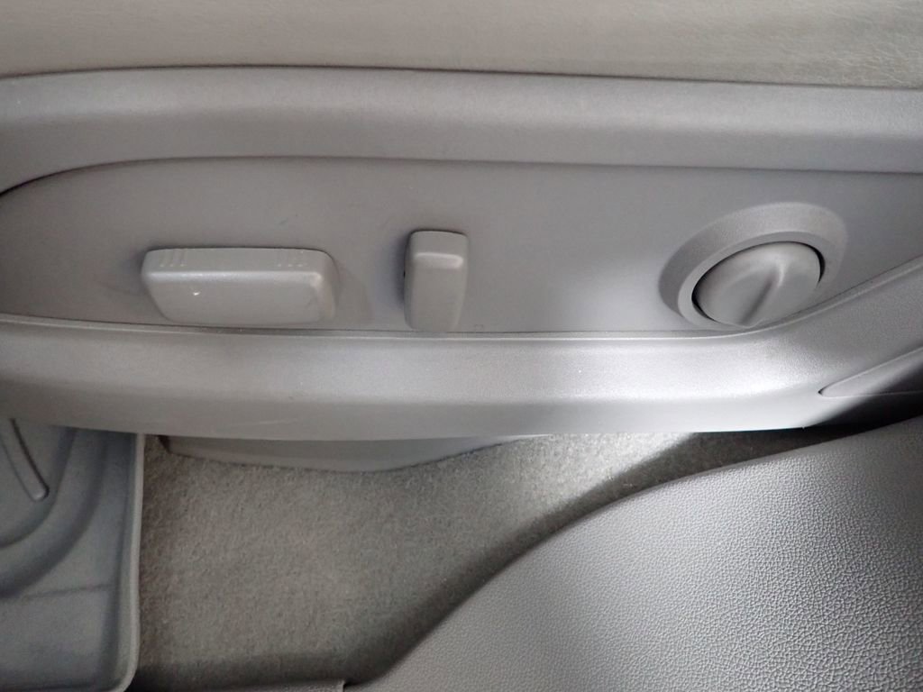 Used 2015 GMC Acadia SLT image 24