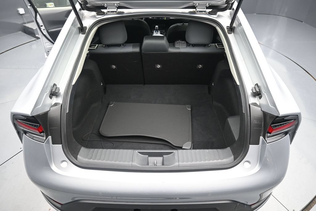 Used 2025 Toyota Prius LE FWD image 11