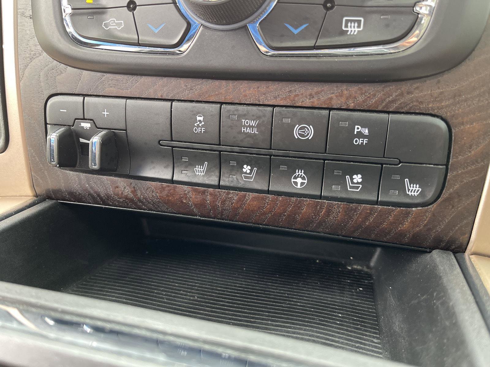 Used 2014 RAM 3500 Laramie Longhorn RWD image 33