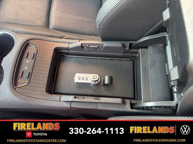 Used 2023 Toyota Venza Limited image 29