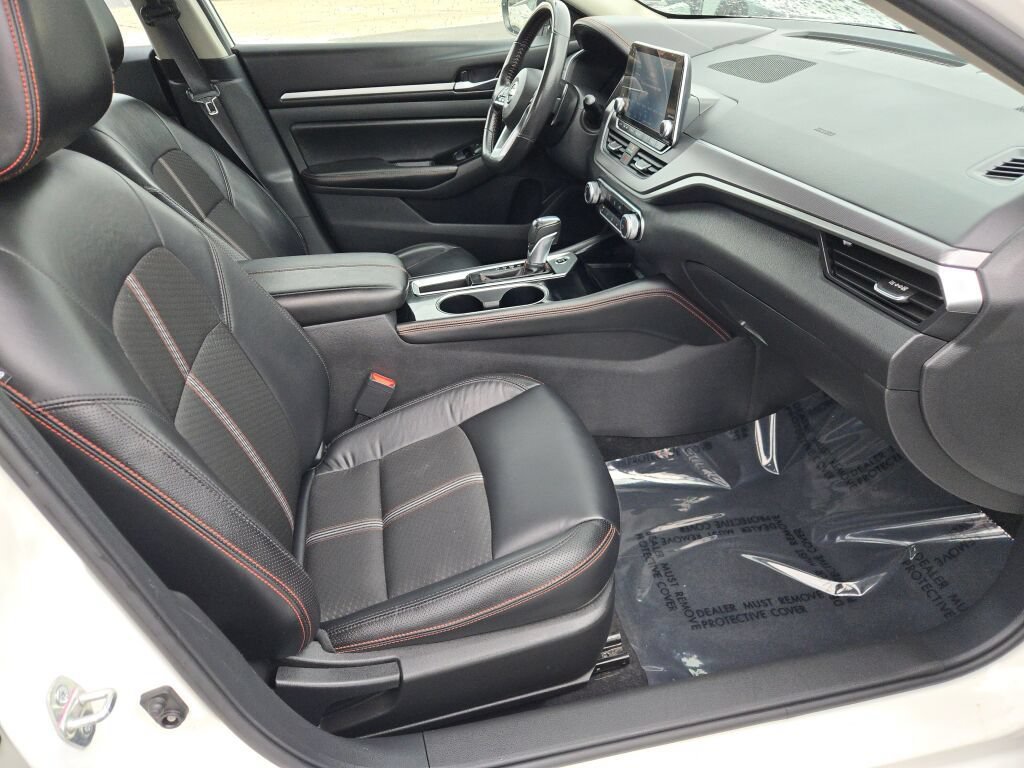 Used 2024 Nissan Altima 2.5 SR FWD image 16