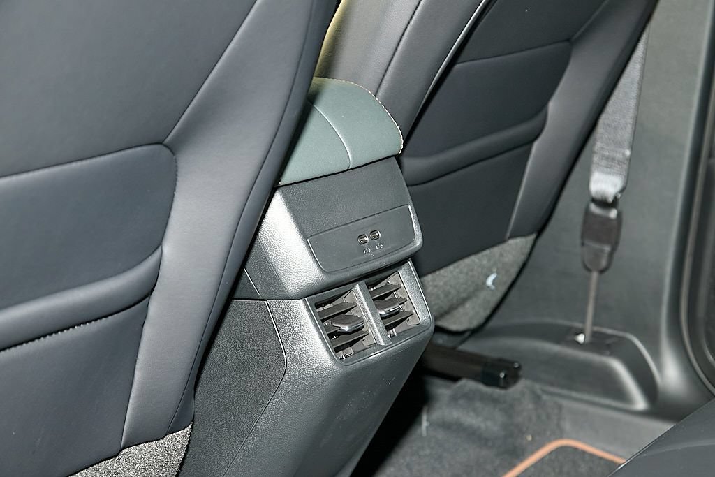 New 2027 GMC Terrain AT4 w/ Technology Package II AWD/4WD image 33