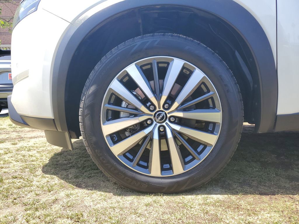 Used 2022 Nissan Pathfinder Platinum w/ Cargo Package FWD image 7