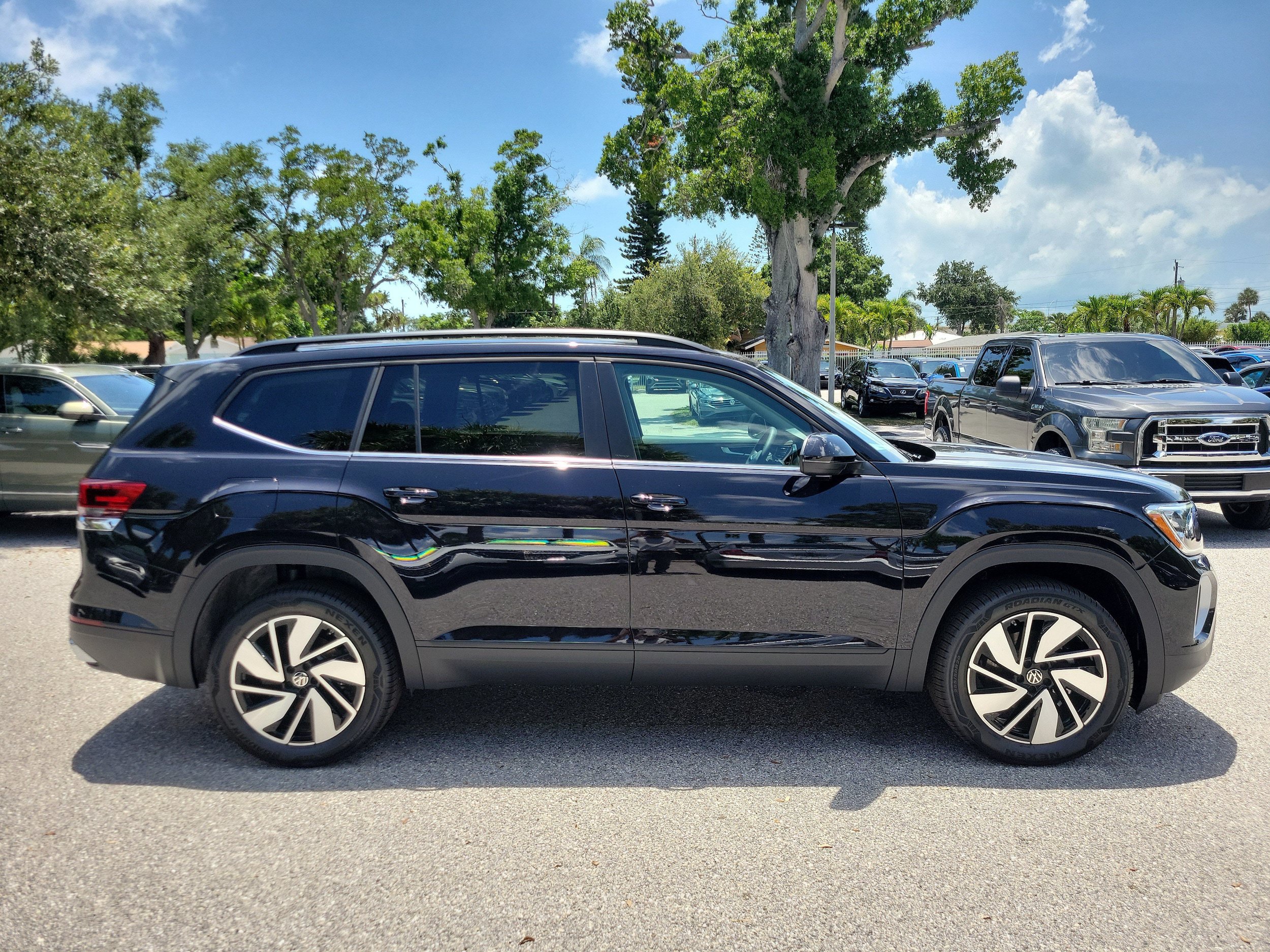 New 2026 Volkswagen Atlas SE FWD image 3
