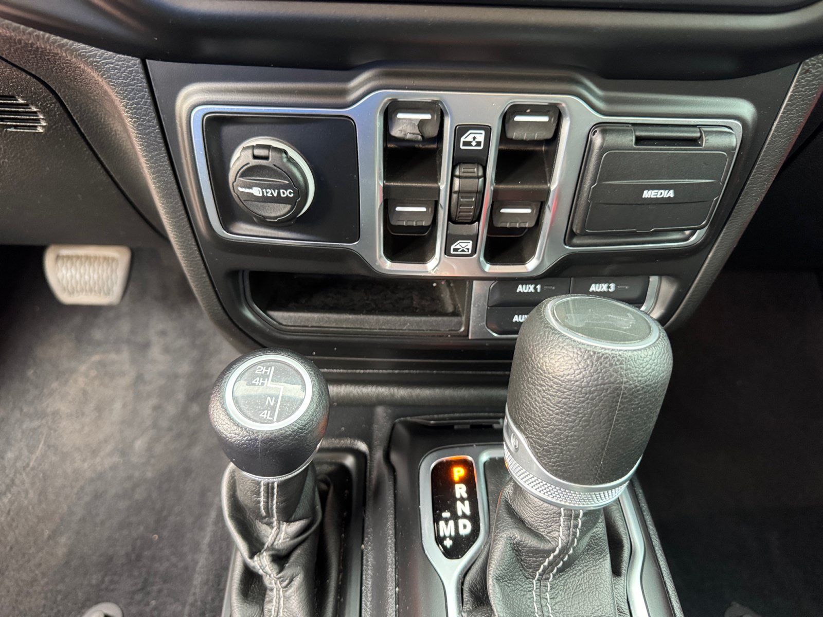 Used 2023 Jeep Wrangler Unlimited Sahara AWD/4WD image 17