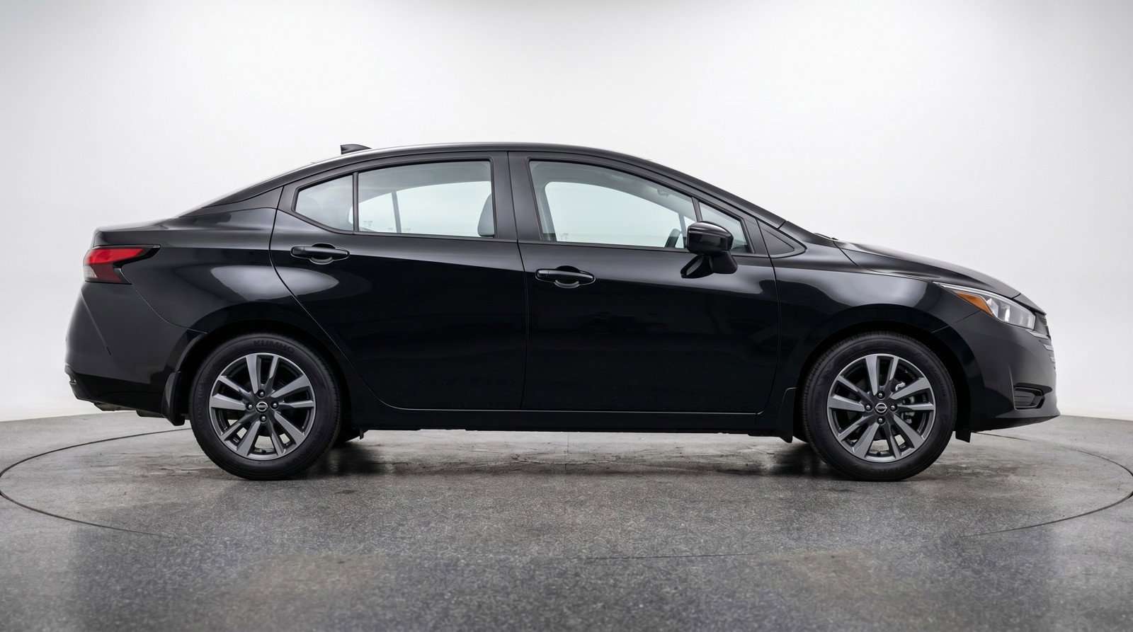 Used 2025 Nissan Versa SV FWD image 11