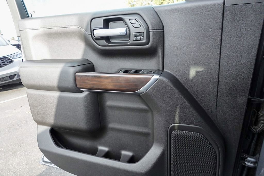 Used 2021 GMC Sierra 1500 SLT w/ SLT Premium Package image 18