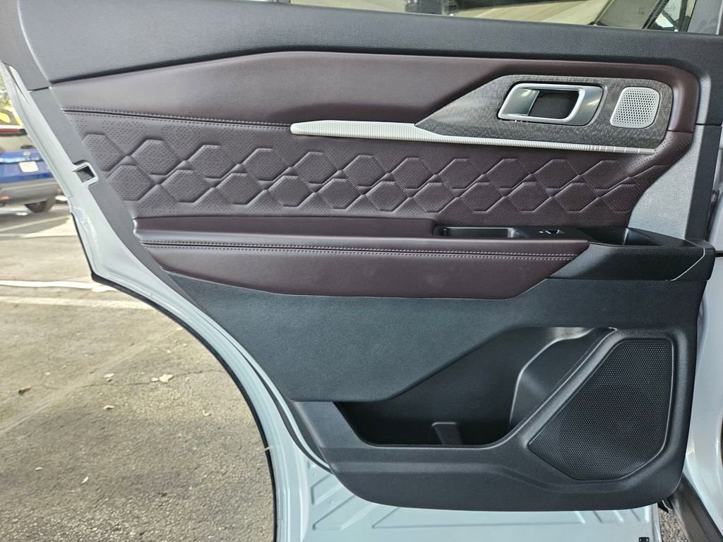 Used 2025 Ford Explorer Platinum w/ LUX Leather Package image 17