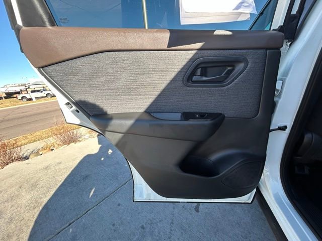 Used 2023 Nissan Rogue S image 22