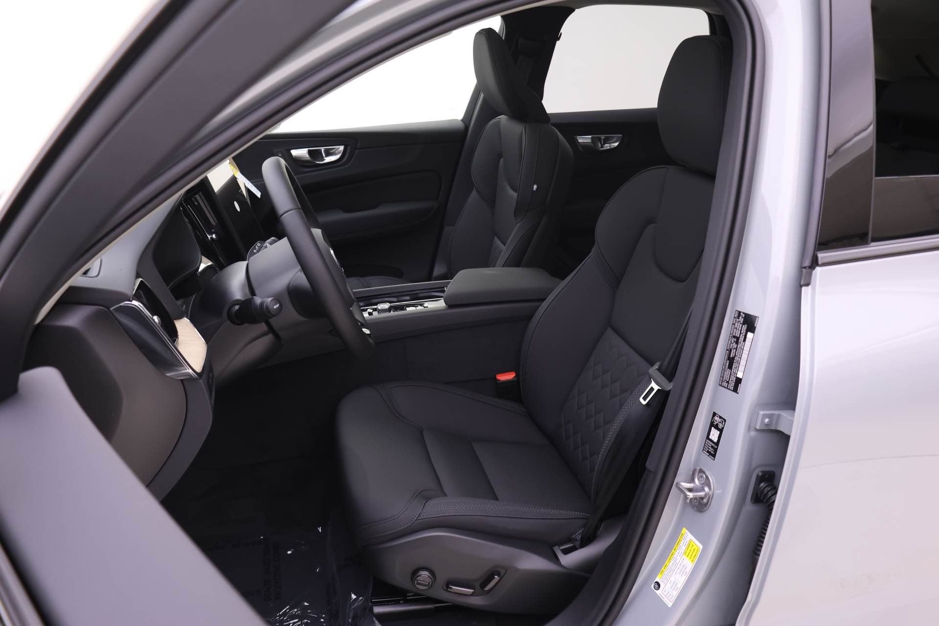 New 2026 Volvo XC60 T8 Plus w/ Protection Package Premier image 7